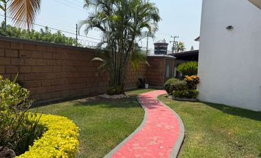 Hermosa casa en venta, Cuernavaca. Fraccionamiento Burgos.