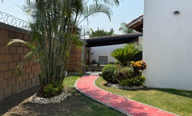 Hermosa casa en venta, Cuernavaca. Fraccionamiento Burgos.