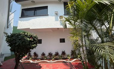 Hermosa casa en venta, Cuernavaca. Fraccionamiento Burgos.