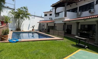 Hermosa casa en venta, Cuernavaca. Fraccionamiento Burgos.