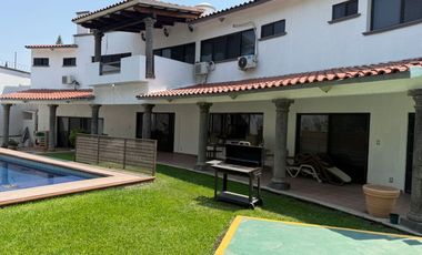 Hermosa casa en venta, Cuernavaca. Fraccionamiento Burgos.