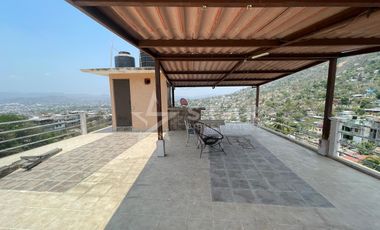 CASA DOS NIVELES, LOS LIRIOS