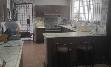 Oferta ! Vendo casa en calle residencial cerca de estación de tres San Borja Sur !