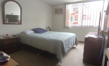 Oferta ! Vendo casa en calle residencial cerca de estación de tres San Borja Sur !