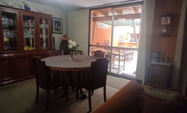 Oferta ! Vendo casa en calle residencial cerca de estación de tres San Borja Sur !