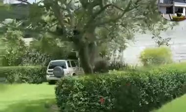 EN VENTA QUINTA EN GUAYLLABAMBA. EXCELENTE UBICACION