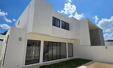 CASA RESIDENCIAL EN BOSQUES DE CONKAL