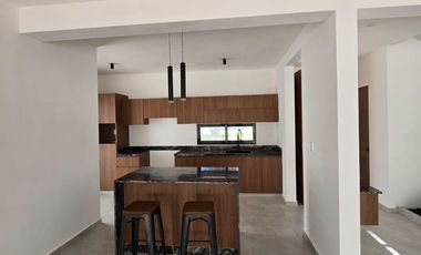 CASA RESIDENCIAL EN BOSQUES DE CONKAL
