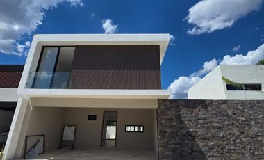 CASA RESIDENCIAL EN BOSQUES DE CONKAL