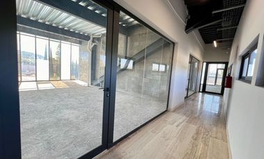 Venta oficina en Depoint Jurica
