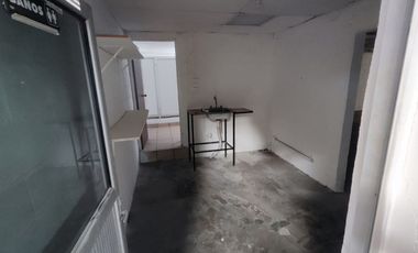 AMPLIA BODEGA EN RENTA CON OFICINAS INCLUIDAS