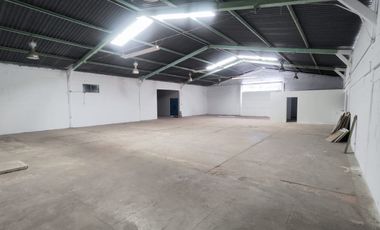 AMPLIA BODEGA EN RENTA CON OFICINAS INCLUIDAS