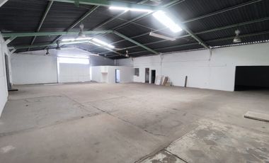 AMPLIA BODEGA EN RENTA CON OFICINAS INCLUIDAS