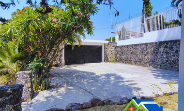 SE VENDE CASA EN ZONA COCOYOC, A 10 MIN. DE SIX FLAGS Y ZONA COMERCIALES