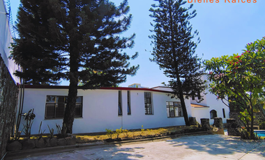 SE VENDE CASA EN ZONA COCOYOC, A 10 MIN. DE SIX FLAGS Y ZONA COMERCIALES