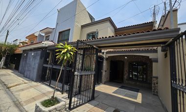 Bonita Casa en Jardines de la Paz