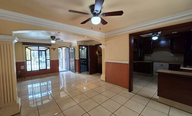 Bonita Casa en Jardines de la Paz