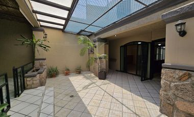 Bonita Casa en Jardines de la Paz