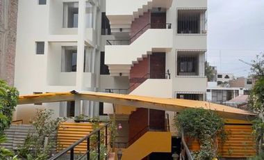 Se alquila lindo y amplio departamento de 140mt, totalmente amoblado de 3 dormitorios y 2 baños en YANAHUARA con cochera, ubicado en el 3er piso, cuen