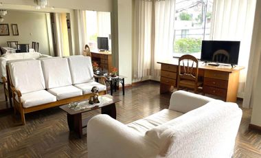 Se alquila lindo y amplio departamento de 140mt, totalmente amoblado de 3 dormitorios y 2 baños en YANAHUARA con cochera, ubicado en el 3er piso, cuen
