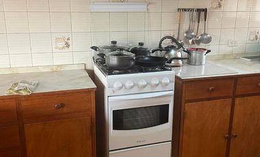 Se alquila lindo y amplio departamento de 140mt, totalmente amoblado de 3 dormitorios y 2 baños en YANAHUARA con cochera, ubicado en el 3er piso, cuen