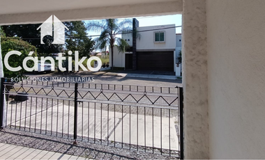 Residencia en Jardines Vista Hermosa, Colima.