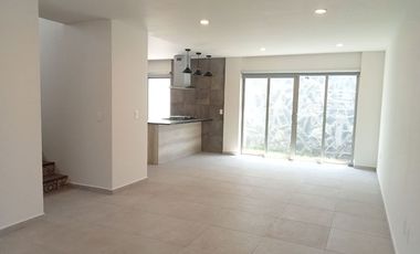 Casa en Renta de 3 Habitaciones y Cocina Equipada, en Residencial Santa Mónica, Mineral de la Reforma.