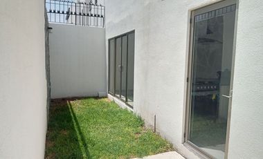 Casa en Renta de 3 Habitaciones y Cocina Equipada, en Residencial Santa Mónica, Mineral de la Reforma.