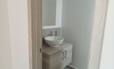 Casa en Renta de 3 Habitaciones y Cocina Equipada, en Residencial Santa Mónica, Mineral de la Reforma.