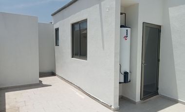 Casa en Renta de 3 Habitaciones y Cocina Equipada, en Residencial Santa Mónica, Mineral de la Reforma.