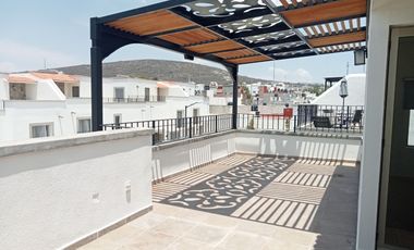 Casa en Renta de 3 Habitaciones y Cocina Equipada, en Residencial Santa Mónica, Mineral de la Reforma.