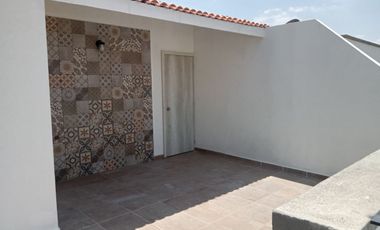 Casa en Renta de 3 Habitaciones y Cocina Equipada, en Residencial Santa Mónica, Mineral de la Reforma.