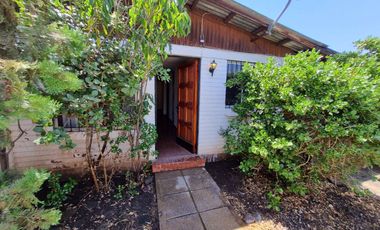 Oportunidad de Casa en Psje. Los Enebros, La Foresta II, Los Robles, comuna de Puente Alto.