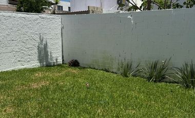 Casa de Dos Pisos y Dos Recámaras en Idilia