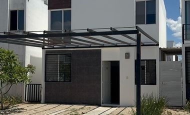 Casa de Dos Pisos y Dos Recámaras en Idilia