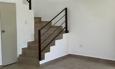 Casa de Dos Pisos y Dos Recámaras en Idilia