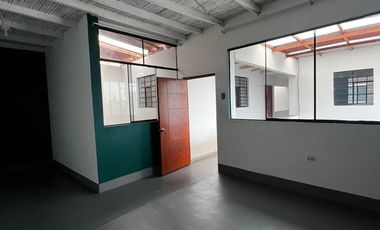 EN VENTA CASA DE 3 PISOS BARRANCA, EXCELENTE UBICACIÓN, CERCA A LA PLAYA- PRECIO DE REALIZACIÓN.