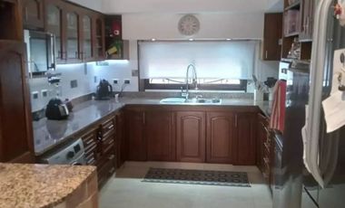 VENTA VILLA SARMIENTO CHALET 5 AMBIENTES CON PATIO COCHERA