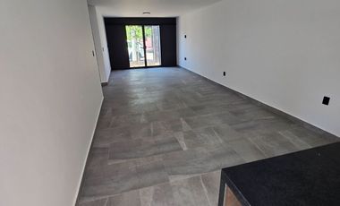 Residencia en venta, cALLE CERRADA - ZONA RESIDENCIAL - REMODELADA.