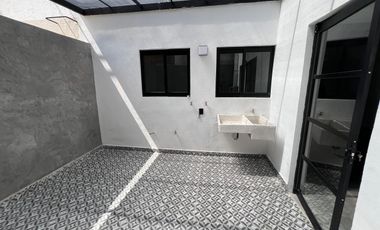 Residencia en venta, cALLE CERRADA - ZONA RESIDENCIAL - REMODELADA.