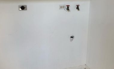 Renta Quito Tenis  departamento 4 habitaciones cada una con baño Jardin guardias generador