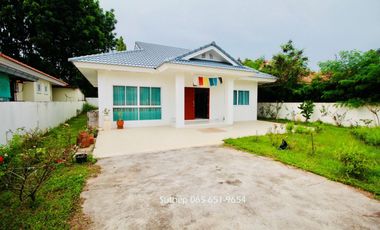 Newly renovated single-storey detached house on 100 sq.wah of land in Theprat Village, near Asia Industrial Estate and Lotus’s Ban Chang, Rayong.