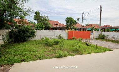 Newly renovated single-storey detached house on 100 sq.wah of land in Theprat Village, near Asia Industrial Estate and Lotus’s Ban Chang, Rayong.