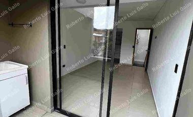 Vendo casa unifamiliar 3 pisos en manrique central