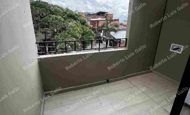 Vendo casa unifamiliar 3 pisos en manrique central