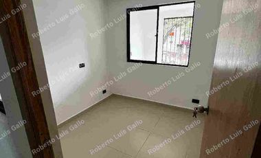Vendo casa unifamiliar 3 pisos en manrique central