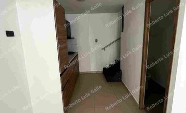 Vendo casa unifamiliar 3 pisos en manrique central