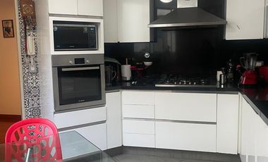 ALQUILER DE DEPARTAMENTO ESCLUSIVO EN CHACARILLA, TOTALMENTE AMOBLADO CON ACABADOS DE LUJO