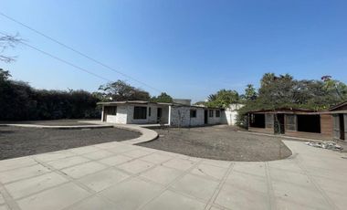 Amplio Terreno Residencial en Camacho Ideal Para Construir Frente a Parque