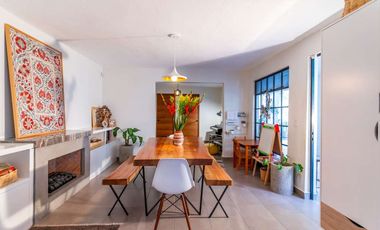 Casa Blanca en San Antonio, Inmueble Versátil: Ideal para Residencia o Inversión Comercial